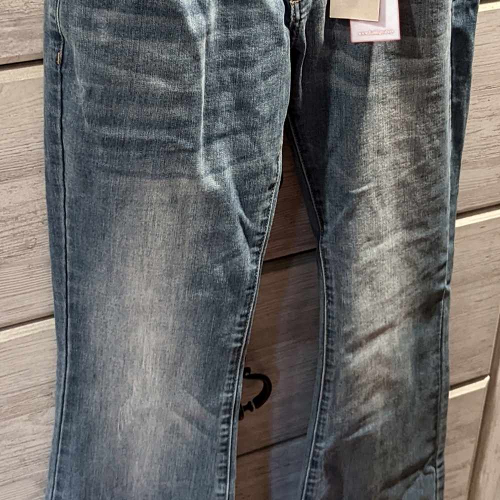 Super cute and comfy Size Small jeans with nice stretch